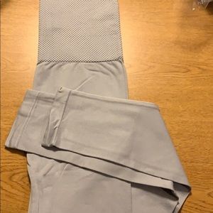 Tummy-Control High-Waist Capri Leggings Light Gray